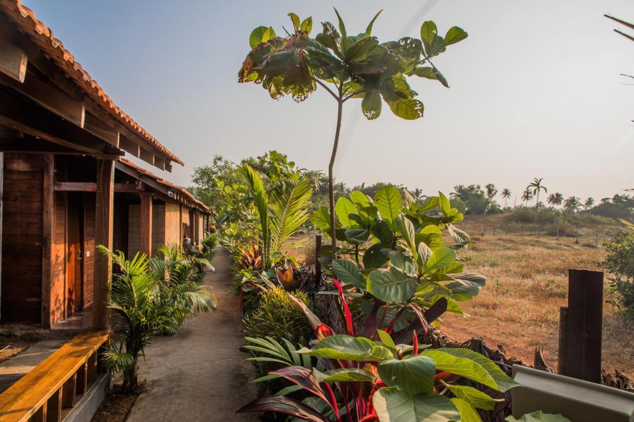 The Artist Cottages Morjim Esterno foto
